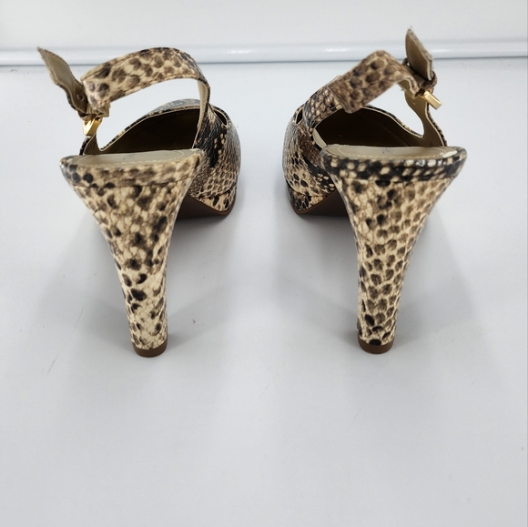 Tahari Carolyn Heels - Picture 2 of 5